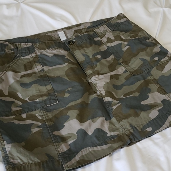 Old Navy Dresses & Skirts - Old Navy Camo Mini Skirt EUC